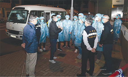 自第五波疫情爆發以來，入境事務處多次派同事參與「限制與檢測宣告」行動，包括二零二二年一月在葵涌邨的行動，共有四十多名員工參與。