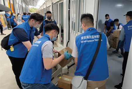 ImmD is responsible for managing three CIFs in San Tin, Hung Shui Kiu and Tsing Yi. They have a combined total of more than 2,300 rooms for people under quarantine, which can accommodate nearly 8,000 people. At its peak, more than 1,000 officers performed shift duties there around-the-clock to provide necessary supplies and appropriate support to the quarantined persons staying there.