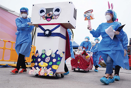 On 17 April 2022, a series of Easter celebration events were held at CIF, wherein SB’s anti-epidemic task force produced a toy capsule vending machine namely “方艙俠”, bringing festive joy to the residing kids.