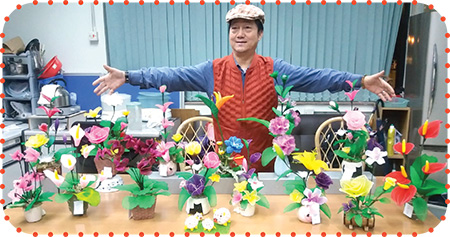 Mr Leung went to different places to conduct balloon and stockings flower charity sales activities.