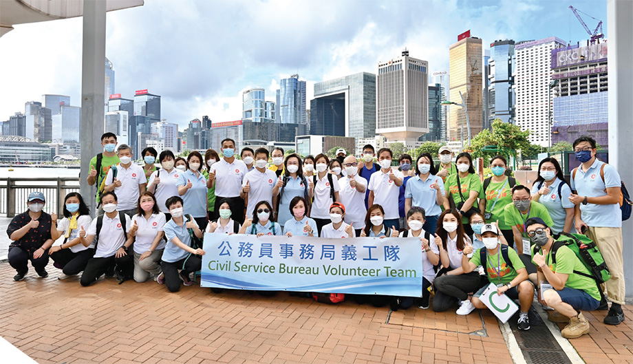 The Secretary for the Civil Service, Mrs Ingrid Yeung Ho Poi-yan (second row, sixth left), the Permanent Secretary for the Civil Service, Mr Clement Leung Cheuk-man (second row, fifth left) and the Head of the Civil Service College, Mr Oscar Kwok Yam-shu (second row, fourth left) were pictured with civil service volunteers and medical staff as they set off to outlying islands to help the elderly and those with special needs to receive timely COVID-19 vaccinations.