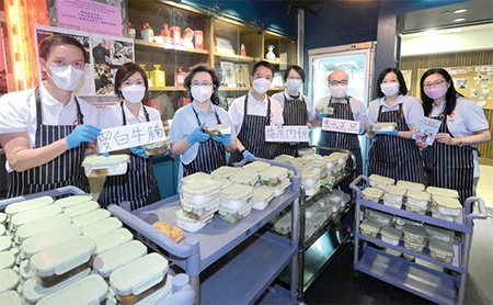 Mrs Yeung (third left), Mr Leung (fourth left) and members of the CSB Volunteer Team got ready to distribute meals from Gingko House to the elderly and those in need.