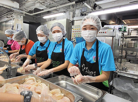 OKVGL volunteers aided charity group with meal box preparation.