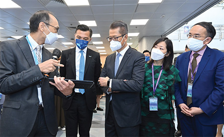 The Financial Secretary, Mr Paul Chan (centre), the Secretary for Financial Services and the Treasury, Mr Christopher Hui (first right) and the Permanent Secretary for Financial Services and the Treasury (Treasury), Miss Cathy Chu (second right) learnt about the latest innovative technology solutions in the market from one of the exhibitors.