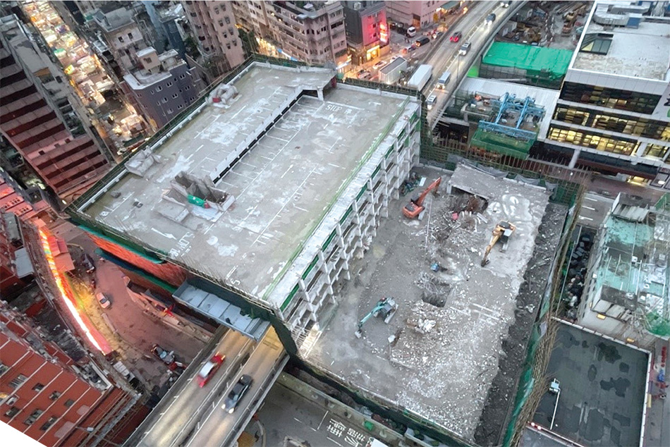 油麻地停車場大廈已拆卸的部分與加士居道天橋行車線僅一牆之隔。