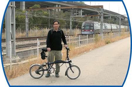 黃先生喜歡各式各樣的戶外活動，當中包括踏單車。