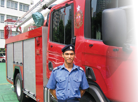 陳先生在駐守西貢及馬鞍山消防局時須執行前線職務，當中包括山野救援工作。