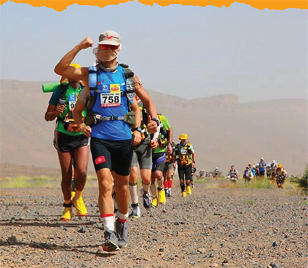 陳先生曾七度參與撒哈拉沙漠超級馬拉松，成為歷來首位到達終點的華人。