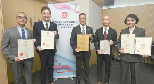 After a media interview, two of the awardees of the SCS's Commendation Award, Principal Ambulanceman of the Fire Services Department, Mr Chew Ming-tak (first left); and Senior Health Inspector of the Food and Environmental Hygiene Department, Mr Wong Ming-chun (second left), were pictured with three representatives from the winning teams of the Civil Service Volunteer Commendation Award, namely Chief Engineer of the Civil Engineering and Development Department, Ms Annie Law Po-yee (first right); Police Station Sergeant of the Hong Kong Police Force (HKPF) Mr Lam Hok-chim (second right) and the Assistant Commissioner of Police (Personnel) of the HKPF, Mr Ronny Chan Man-tak (third right).