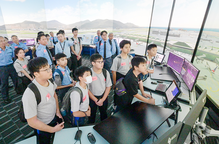 The Civil Aviation Department held an aviation-themed youth activity at its headquarters on 5 October 2024, to celebrate the 75th Anniversary of the Founding of the People's Republic of China and enhance young people’s understanding of the aviation development in Hong Kong. Photo shows young people participating in the demonstration session of air traffic control tower simulator.